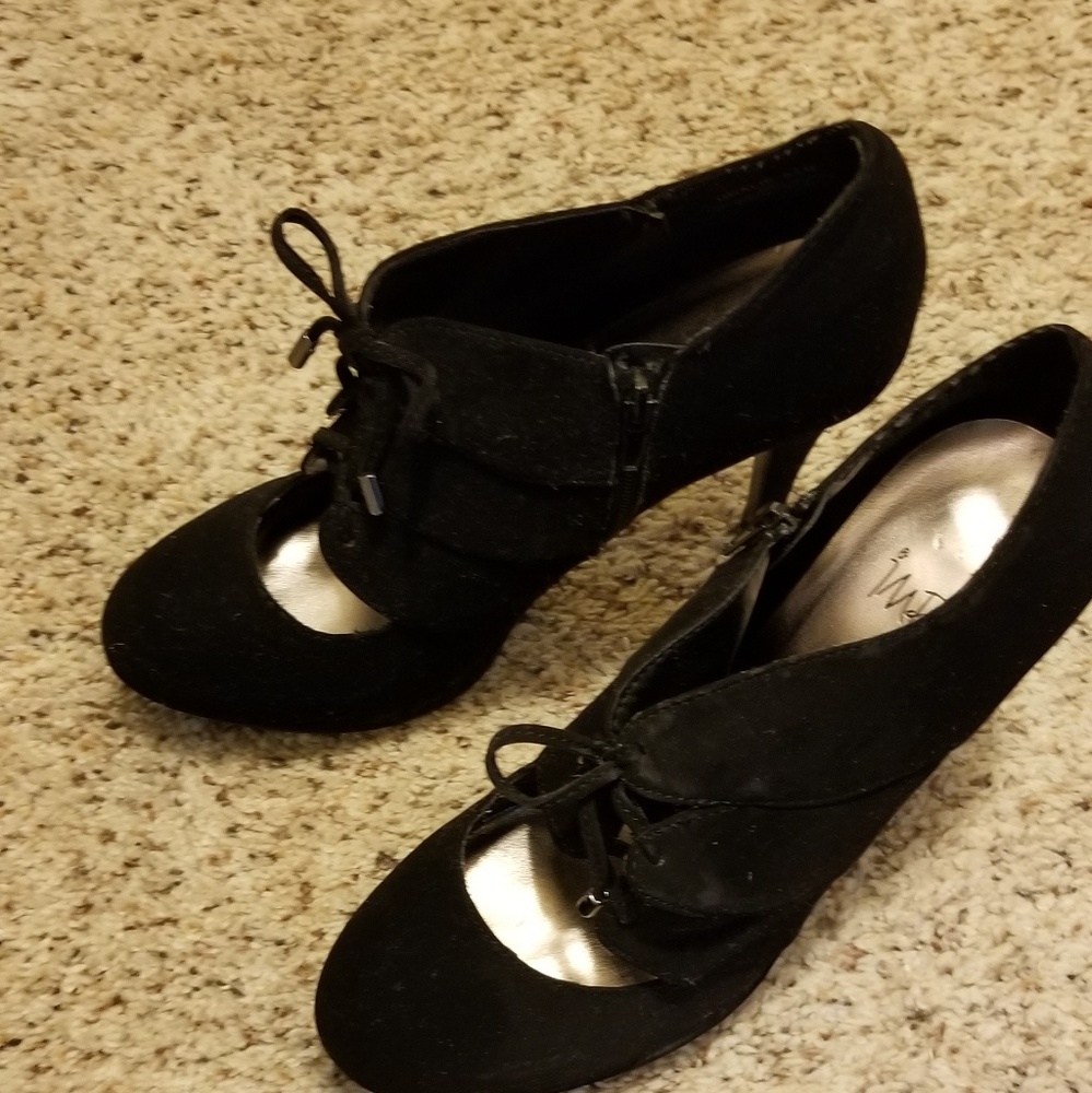 Heels - Picture 2 of 2